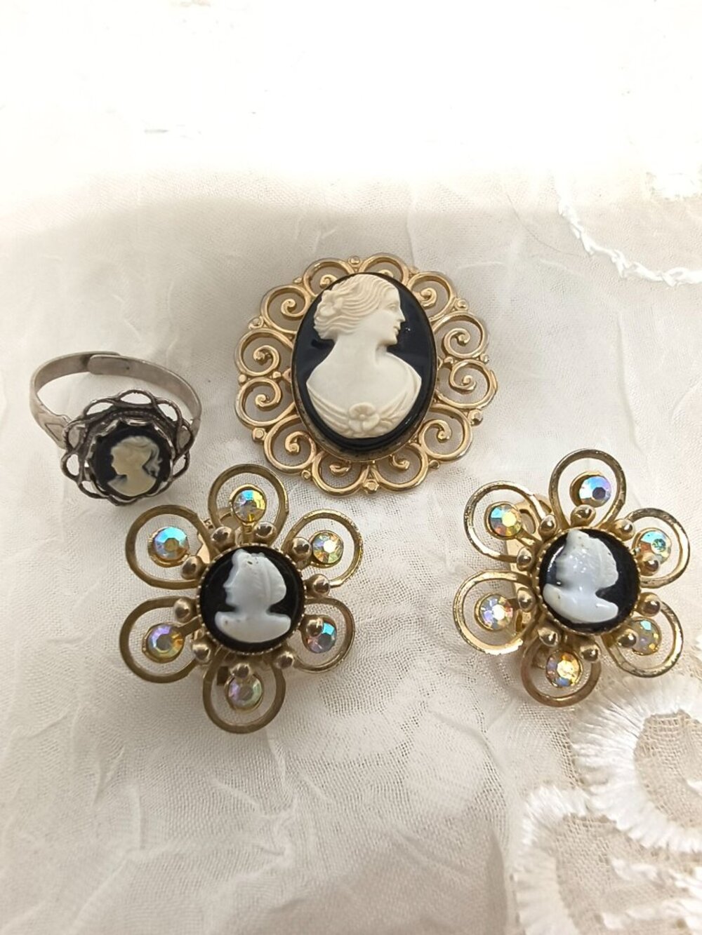 Vintage Cameo Jewelry Set With Brooch, Clip-On Earrings & Adjustable Ring